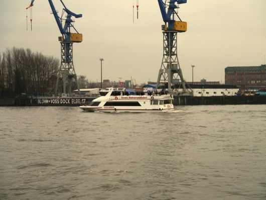 Typisch Hamburg: Stilecht mit dem Schiff zur Konferenz