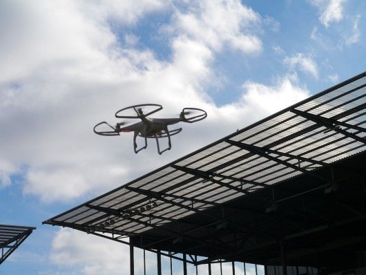 Aufregendes Rahmenprogramm - Drohnenflug im Millerntor-Stadion