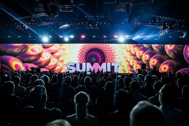 Ein Blick auf die Bühne des Adobe Summit EMEA 2016, © Adobe, Bircan Tulga Photography