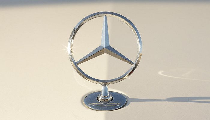 E-Klasse-Werbung: Wie Mercedes-Benz mit sensiblen Mobilfunkdaten auf Smartphones wirbt