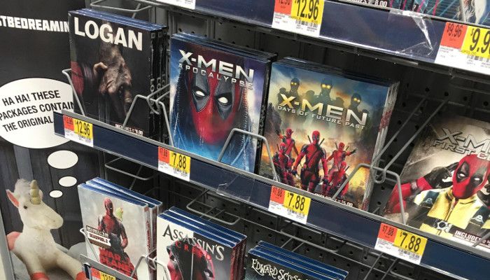 Marketing-Stunt: Deadpool crasht sämtliche Filmcover im Walmart