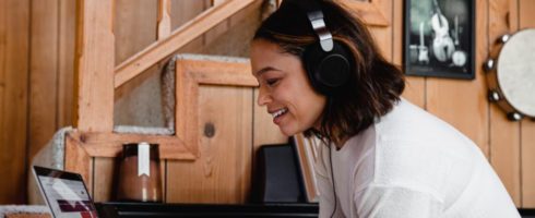 TikTok startet mit Creator Podcasts und eigenem Radio