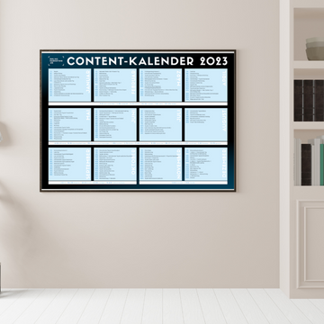 Der Content-Kalender 2023 von OnlineMarketing.de macht sich auch an der Wand gut