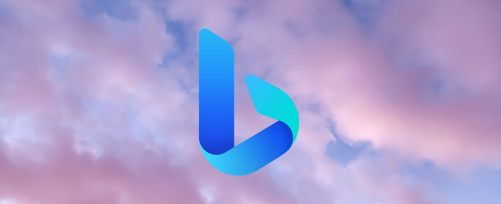 Nuevo Bing, logotipo de © Bing, eugenesergeev de Getty Images a través de Canva, el logotipo de Bing contra las nubes