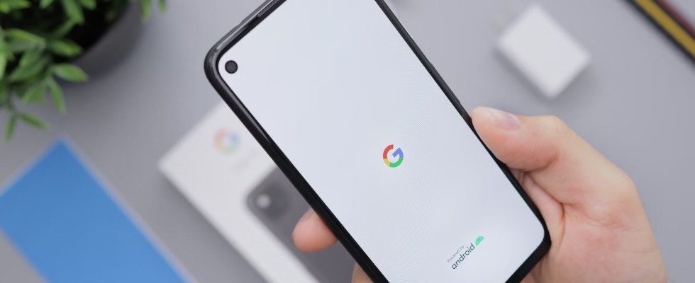 Google-Logo auf Smartphone