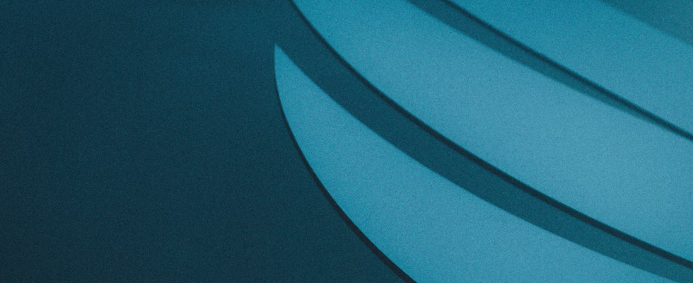 © Christian Lue - Unsplash, Twitter 2.0, blauer Flügelausschnitt auf dunkelblauem Hintergrund
