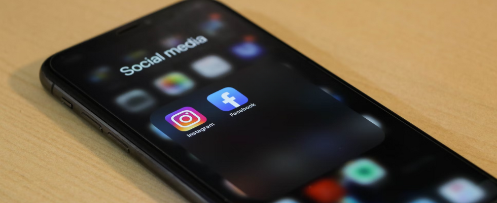 Instagram und Facebook App auf einem Smartphone