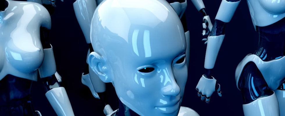Kopf eines humanoiden Roboters, Roboterteile im Hintergrund