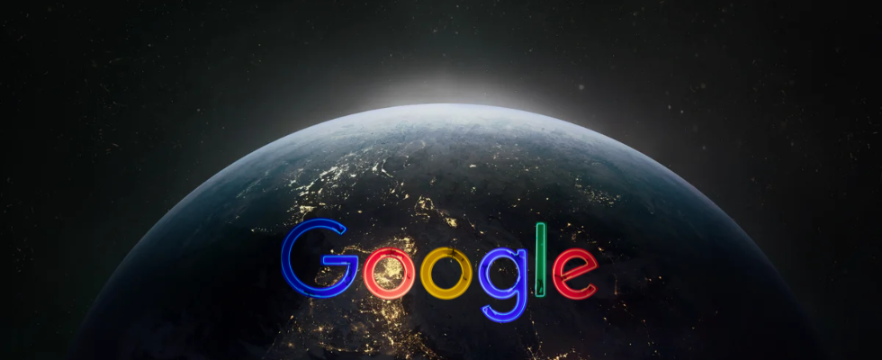 Google-Schriftzug vor Weltkugel aus dem All