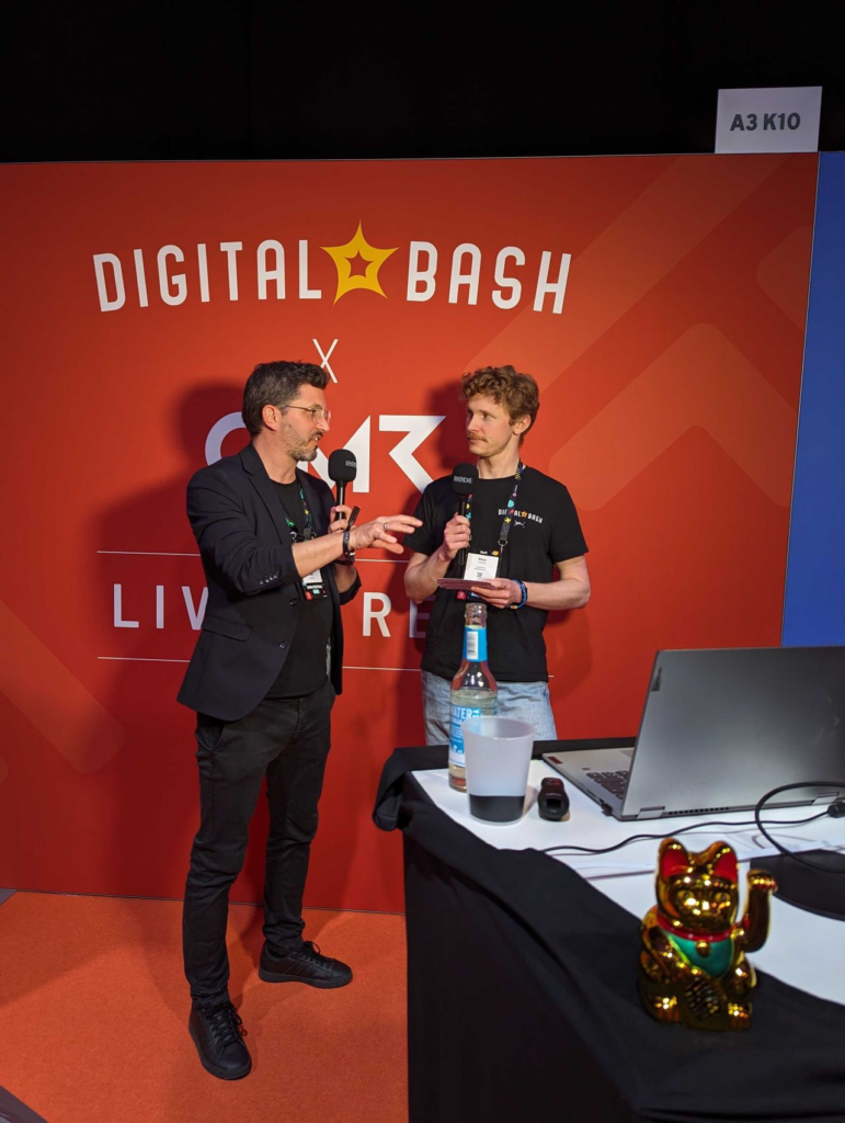 Digital Bash-Stand auf OMR Festival, Gespräch mit Expert:innen