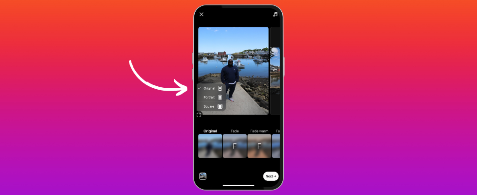 Smartphone-Mockup mit neuer Carousel-Option auf Instagram vor Hintergrund mit Farbverlauf