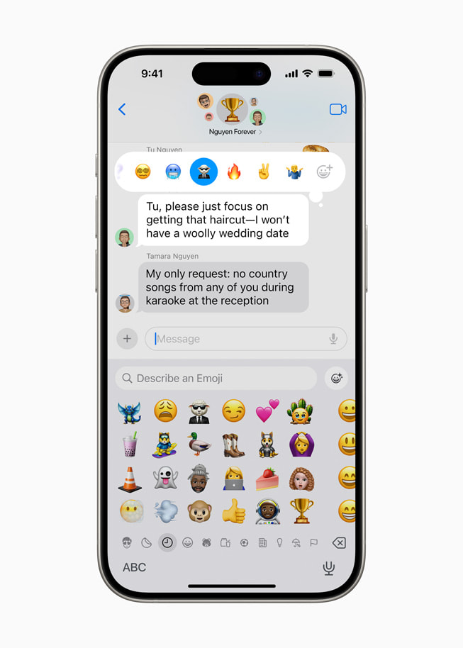 Apples Genmoji im Texting-Kontext, © Apple, Smartphone Mockup mit Emojis in der Text-App 