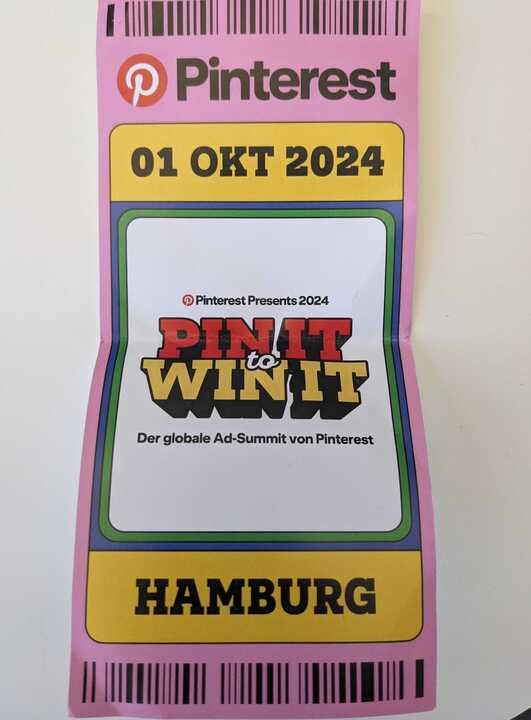 Mit dem Motto „Pin It to Win It“ lieferte Pinterest die jüngsten Updates im Abaton-Kino in Hamburg in Form eines Update-Films, eigene Aufnahme eines Kinobons mit bunten Farben