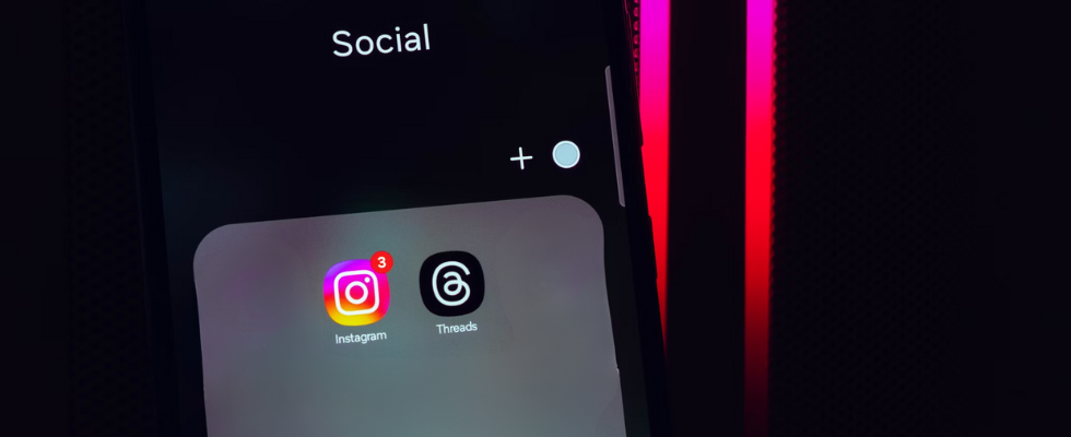 Threads und Instagram Icon auf Smartphone