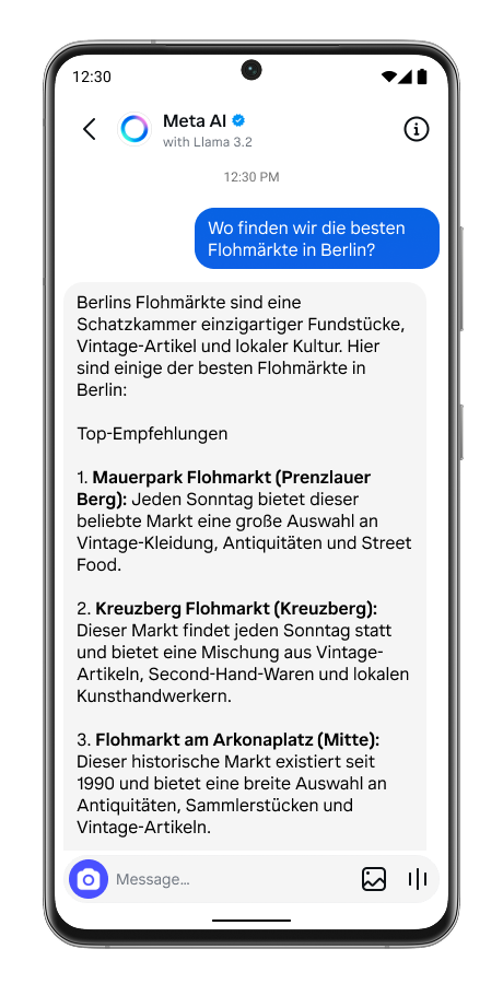 So kann die Nutzung der Meta AI im Chat aussehen, Smartphone Mockup mit Meta AI Chat und Liste als Antwort auf Frage nach Flohmärkten in Berlin 