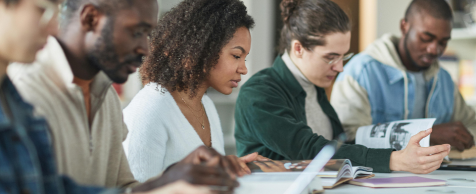 Studium oder Lehre? 44 Prozent der Studierenden bereuen ihre Karrierewahl