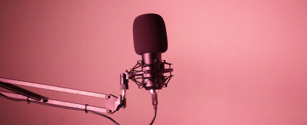 22 Millionen Hörer:innen warten: Warum KI Podcast Marketing zur neuen SEO macht