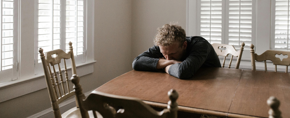 95 Prozent der Arbeitnehmer:innen belastet: Warum die Arbeitswelt ein Mental-Health-Problem hat