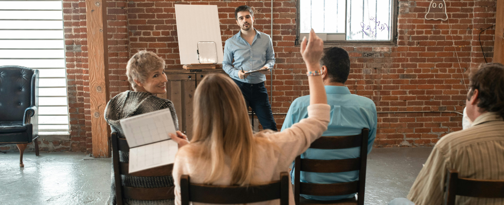 „Keine Zeit fürs Lernen“ – warum Weiterbildung im Recruiting oft auf der Strecke bleibt