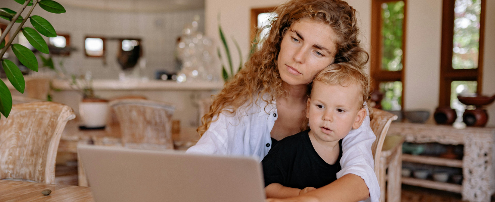 Mütter zahlen einen hohen Preis: 30.000 Euro Einkommen weniger nach der Geburt