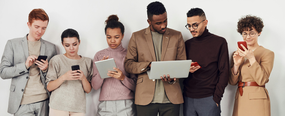 Aktivität ist nicht Produktivität – jede:r vierte Angestellte nimmt Fauxductivity wahr