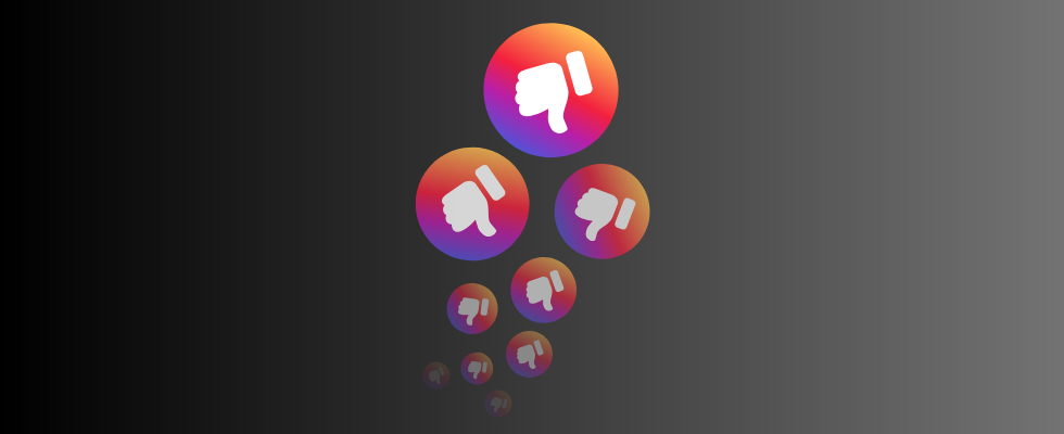 Mehrere nach unten zeigende Daumen-Icons im Instagram-Farbverlauf symbolisieren den Rückgang von Likes auf der Plattform.