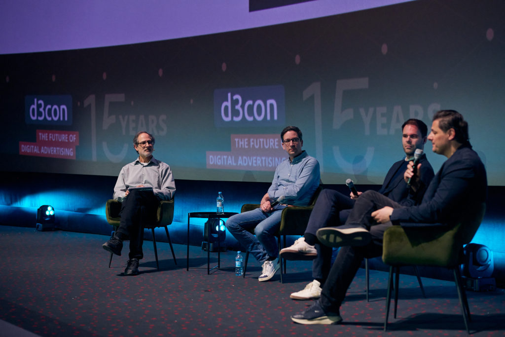 Bülent Inci, Felix Janzen und Lukas Märtin diskutieren mit Ralf Scharnhorst datengetriebene Marketing-Erfolge, © d3con