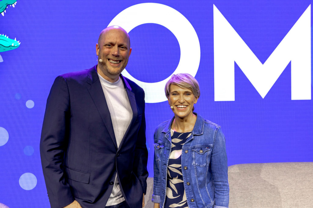 Nils Gräf von Amazon und Susanne Aigner (Netflix) auf der OMR-Bühne im Mai 2026, © Amazon