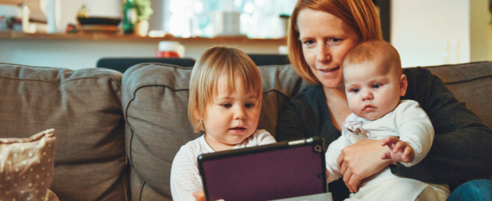 Anteil von arbeitenden Müttern und Vätern mit Kindern unter 3 Jahren immer noch ungleich verteilt