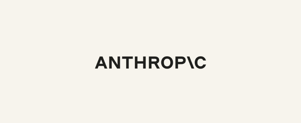 Anthropic-Logo auf hellem Hintergrund. Das KI-Unternehmen bereitet mit der Einreichung eines S-1-Formulars einen möglichen Börsengang vor.