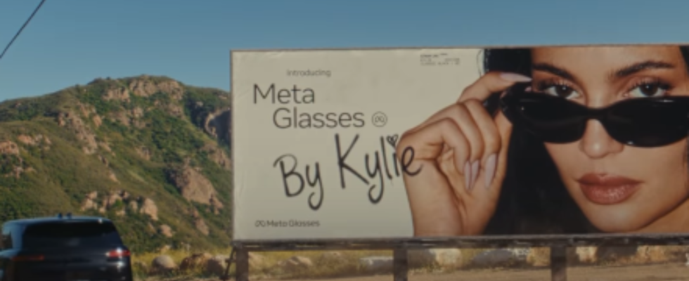 Meta setzt zum Launch der neuen Meta Glasses auf die Reichweite von Kylie Jenner. Die Unternehmerin und Social-Media-Ikone steht im Mittelpunkt einer groß angelegten Kampagne für die gemeinsam entwickelte Starfire Edition.