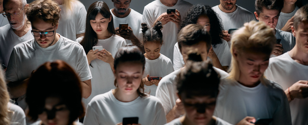 Social Media außer Kontrolle? Bei der Generation Z verdoppelt sich das Suchtrisiko