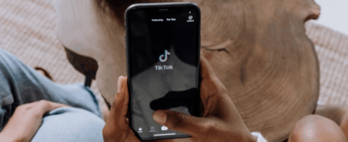 Speak to create: TikTok lässt jetzt KI den Post schreiben