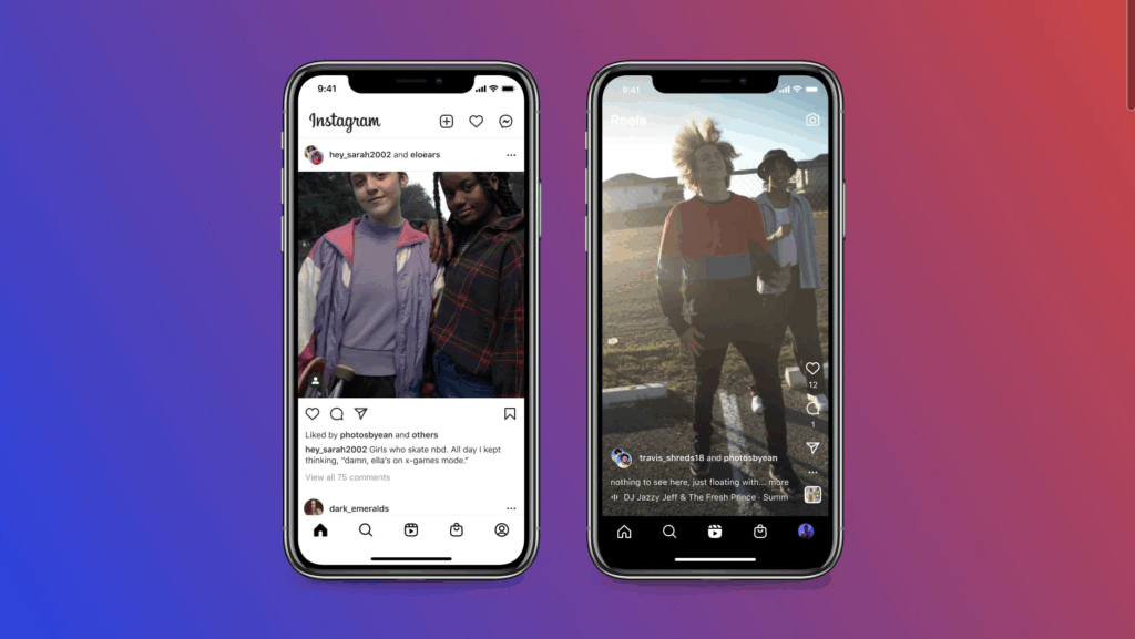 Ein Collab Post auf Instagram, © Instagram, 2 Smartphone Mockups mit Posts vor Farbverlauf (orange-violett) im Hintergrund